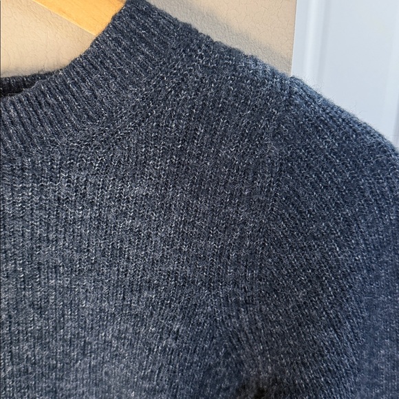 Abercrombie & Fitch split back sweater - Picture 3 of 8